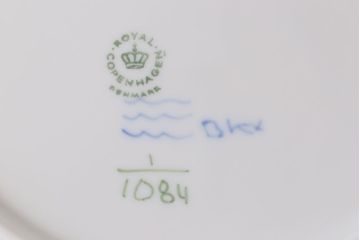 アンティーク雑貨　中古　ROYAL COPENHAGEN(ロイヤルコペンハーゲン)　ブルーフルーテッド　フルレース　25cmディーププレート2枚セット(プレート、洋食器)(定価約8万6千円)(3)