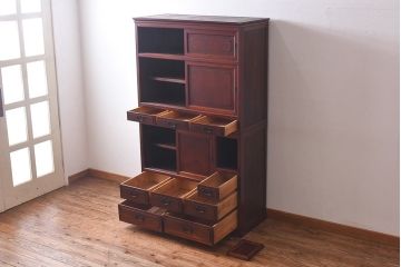 【N様ご成約済・ご決済用】和製アンティーク　前面ケヤキ材　共縁仕上げ　3尺　意匠や木目が目を引く関東水屋タンス(重ね箪笥、食器棚)