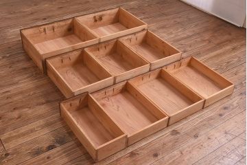 【N様ご成約済・ご決済用】和製アンティーク　前面ケヤキ材　共縁仕上げ　3尺　意匠や木目が目を引く関東水屋タンス(重ね箪笥、食器棚)