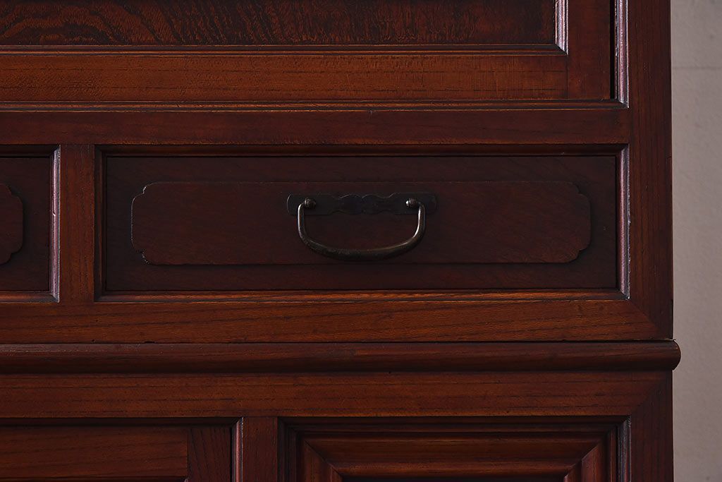 【N様ご成約済・ご決済用】和製アンティーク　前面ケヤキ材　共縁仕上げ　3尺　意匠や木目が目を引く関東水屋タンス(重ね箪笥、食器棚)