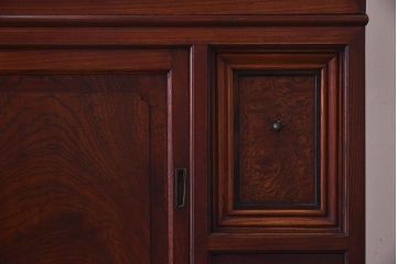 【N様ご成約済・ご決済用】和製アンティーク　前面ケヤキ材　共縁仕上げ　3尺　意匠や木目が目を引く関東水屋タンス(重ね箪笥、食器棚)