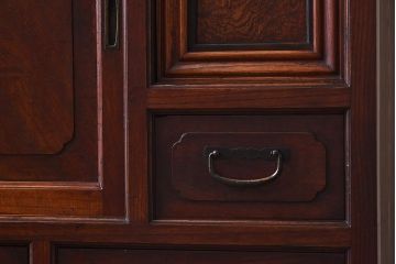 【N様ご成約済・ご決済用】和製アンティーク　前面ケヤキ材　共縁仕上げ　3尺　意匠や木目が目を引く関東水屋タンス(重ね箪笥、食器棚)