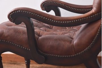 ヴィンテージ家具　フランスビンテージ　気品と渋さが漂うチェスターフィールドシングルソファ(アームチェア、一人掛け)
