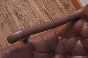 ヴィンテージ家具　フランスビンテージ　気品と渋さが漂うチェスターフィールドシングルソファ(アームチェア、一人掛け)