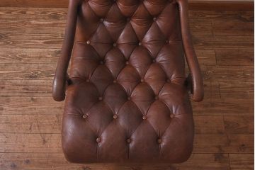 ヴィンテージ家具　フランスビンテージ　気品と渋さが漂うチェスターフィールドシングルソファ(アームチェア、一人掛け)