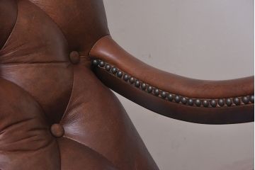 ヴィンテージ家具　フランスビンテージ　気品と渋さが漂うチェスターフィールドシングルソファ(アームチェア、一人掛け)