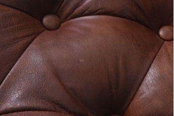 ヴィンテージ家具　フランスビンテージ　気品と渋さが漂うチェスターフィールドシングルソファ(アームチェア、一人掛け)