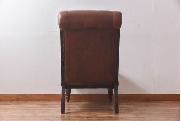 ヴィンテージ家具　フランスビンテージ　気品と渋さが漂うチェスターフィールドシングルソファ(アームチェア、一人掛け)