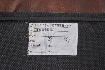 ヴィンテージ家具　フランスビンテージ　気品と渋さが漂うチェスターフィールドシングルソファ(アームチェア、一人掛け)