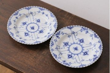 アンティーク雑貨　中古　ROYAL COPENHAGEN(ロイヤルコペンハーゲン)　ブルーフルーテッド　フルレース　25cmディーププレート2枚セット(プレート、洋食器)(定価約8万6千円)