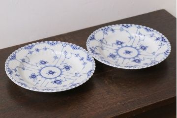 アンティーク雑貨　中古　ROYAL COPENHAGEN(ロイヤルコペンハーゲン)　ブルーフルーテッド　フルレース　25cmディーププレート2枚セット(プレート、洋食器)(定価約8万6千円)