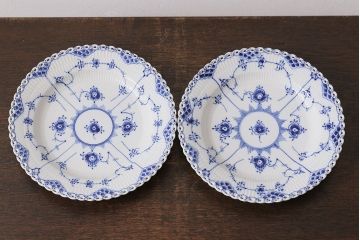アンティーク雑貨　中古　ROYAL COPENHAGEN(ロイヤルコペンハーゲン)　ブルーフルーテッド　フルレース　25cmディーププレート2枚セット(プレート、洋食器)(定価約8万6千円)