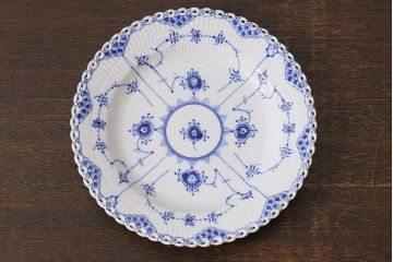 アンティーク雑貨　中古　ROYAL COPENHAGEN(ロイヤルコペンハーゲン)　ブルーフルーテッド　フルレース　25cmディーププレート2枚セット(プレート、洋食器)(定価約8万6千円)
