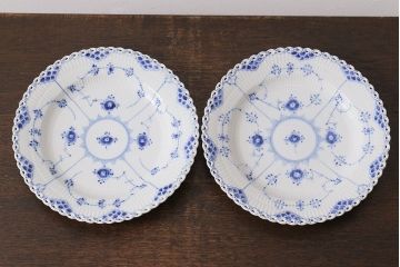 中古　ROYAL COPENHAGEN(ロイヤルコペンハーゲン)　ブルーフルーテッド　フルレース　25cmプレート2枚セット(洋食器)(定価約8万6千円)(1)