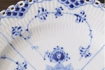 中古　ROYAL COPENHAGEN(ロイヤルコペンハーゲン)　ブルーフルーテッド　フルレース　25cmプレート2枚セット(洋食器)(定価約8万6千円)(2)