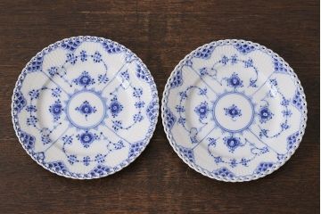 中古　ROYAL COPENHAGEN(ロイヤルコペンハーゲン)　17.5cm　ブルーフルーテッドフルレース　プレート2枚セット(洋食器)(定価約6万5千円)(1)