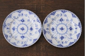 中古　ROYAL COPENHAGEN(ロイヤルコペンハーゲン)　17.5cm　ブルーフルーテッドフルレース　プレート2枚セット(洋食器)(定価約6万5千円)(2)