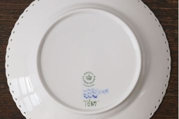 中古　ROYAL COPENHAGEN(ロイヤルコペンハーゲン)　17.5cm　ブルーフルーテッドフルレース　プレート2枚セット(洋食器)(定価約6万5千円)(3)