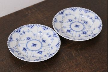 中古　ROYAL COPENHAGEN(ロイヤルコペンハーゲン)　ブルーフルーテッド　フルレース　17.5cmプレート2枚セット(洋食器)(定価約6万5千円)(1)