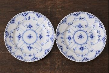 中古　ROYAL COPENHAGEN(ロイヤルコペンハーゲン)　ブルーフルーテッド　フルレース　17.5cmプレート2枚セット(洋食器)(定価約6万5千円)(1)