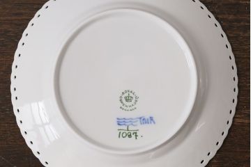 中古　ROYAL COPENHAGEN(ロイヤルコペンハーゲン)　ブルーフルーテッド　フルレース　17.5cmプレート2枚セット(洋食器)(定価約6万5千円)(1)