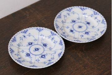 中古　ROYAL COPENHAGEN(ロイヤルコペンハーゲン)　ブルーフルーテッド　フルレース　17.5cmプレート2枚セット(洋食器)(定価約6万5千円)(2)