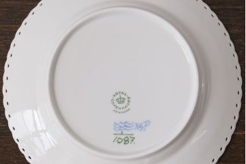 中古　ROYAL COPENHAGEN(ロイヤルコペンハーゲン)　ブルーフルーテッド　フルレース　17.5cmプレート2枚セット(洋食器)(定価約6万5千円)(2)