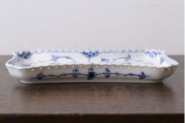 アンティーク雑貨　中古　ROYAL COPENHAGEN(ロイヤルコペンハーゲン)　ブルーフルーテッド　フルレース　スクエアプレート(トレイ、洋食器)(定価約4万8千円)(2)
