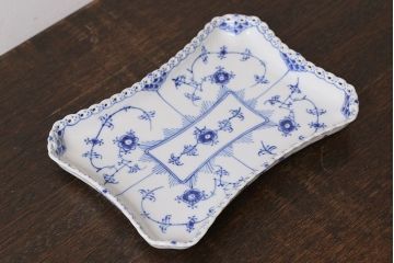 アンティーク雑貨　中古　ROYAL COPENHAGEN(ロイヤルコペンハーゲン)　ブルーフルーテッド　フルレース　スクエアプレート(トレイ、洋食器)(定価約4万8千円)(2)