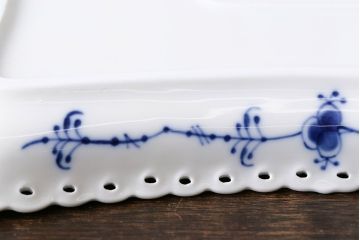 アンティーク雑貨　中古　ROYAL COPENHAGEN(ロイヤルコペンハーゲン)　ブルーフルーテッド　フルレース　スクエアプレート(トレイ、洋食器)(定価約4万8千円)(2)