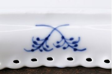 アンティーク雑貨　中古　ROYAL COPENHAGEN(ロイヤルコペンハーゲン)　ブルーフルーテッド　フルレース　スクエアプレート(トレイ、洋食器)(定価約4万8千円)(2)