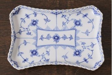 アンティーク雑貨　中古　ROYAL COPENHAGEN(ロイヤルコペンハーゲン)　ブルーフルーテッド　フルレース　スクエアプレート(トレイ、洋食器)(定価約4万8千円)(2)