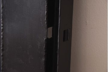 昭和期　シンプルなデザインで味わい深いペイント鉄扉(引き戸、建具)