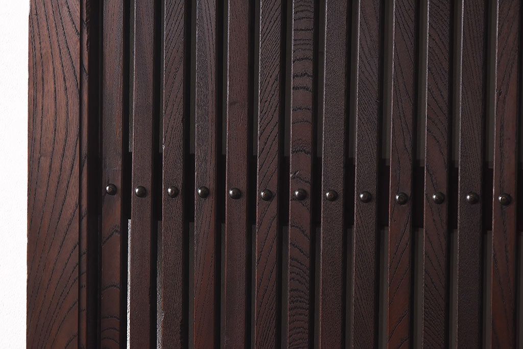 和製アンティーク　総ケヤキ材　ガラス入りリメイク　金具が趣き深い富山蔵戸(引き戸、建具、玄関戸)