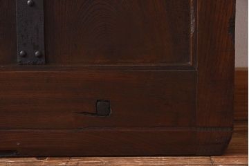 和製アンティーク　総ケヤキ材　ガラス入りリメイク　金具が趣き深い富山蔵戸(引き戸、建具、玄関戸)