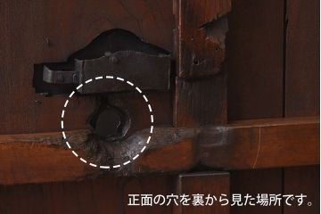 和製アンティーク　総ケヤキ材　ガラス入りリメイク　金具が趣き深い富山蔵戸(引き戸、建具、玄関戸)