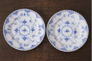 アンティーク雑貨　中古　ROYAL COPENHAGEN(ロイヤルコペンハーゲン)　ブルーフルーテッド　フルレース　19.5cmディーププレート2枚セット(プレート、洋食器)(定価約6万5千円)(1)
