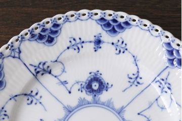 中古　ROYAL COPENHAGEN(ロイヤルコペンハーゲン)　19.5cm　ブルーフルーテッドフルレース　プレート2枚セット(洋食器)(定価約6万5千円)(2)