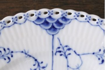 中古　ROYAL COPENHAGEN(ロイヤルコペンハーゲン)　19.5cm　ブルーフルーテッドフルレース　プレート2枚セット(洋食器)(定価約6万5千円)(2)