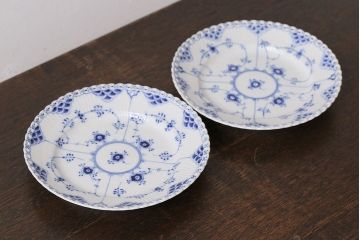 アンティーク雑貨　中古　ROYAL COPENHAGEN(ロイヤルコペンハーゲン)　ブルーフルーテッド　フルレース　19.5cmプレート2枚セット(ディーププレート、洋食器)(定価約6万5千円)(1)