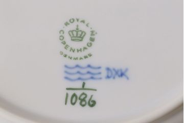 アンティーク雑貨　中古　ROYAL COPENHAGEN(ロイヤルコペンハーゲン)　ブルーフルーテッド　フルレース　19.5cmプレート2枚セット(ディーププレート、洋食器)(定価約6万5千円)(1)
