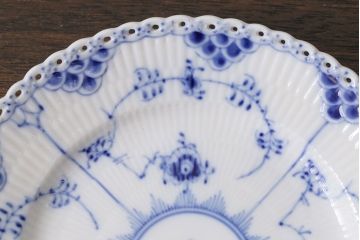 中古　ROYAL COPENHAGEN(ロイヤルコペンハーゲン)　ブルーフルーテッド　フルレース　19.5cmプレート2枚セット(洋食器)(定価約6万5千円)(3)