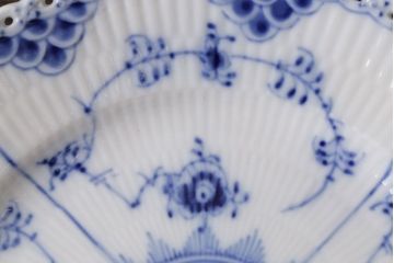 中古　ROYAL COPENHAGEN(ロイヤルコペンハーゲン)　ブルーフルーテッド　フルレース　19.5cmプレート2枚セット(洋食器)(定価約6万5千円)(3)