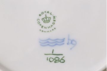 中古　ROYAL COPENHAGEN(ロイヤルコペンハーゲン)　ブルーフルーテッド　フルレース　19.5cmプレート2枚セット(洋食器)(定価約6万5千円)(3)