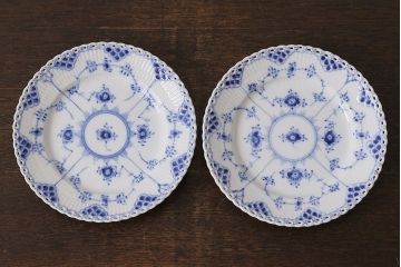 中古　ROYAL COPENHAGEN(ロイヤルコペンハーゲン)　ブルーフルーテッド　フルレース　19.5cmプレート2枚セット(洋食器)(定価約6万5千円)(3)