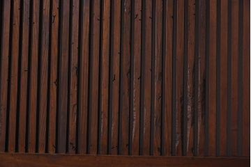 和製アンティーク　ヒノキ・ケヤキ材使用　モダンな雰囲気にも馴染む蔵戸(引き戸、建具、玄関戸)