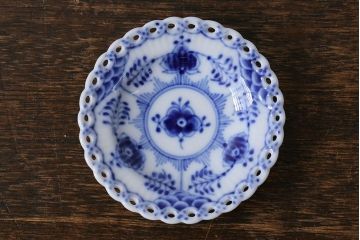 アンティーク雑貨　中古　ROYAL COPENHAGEN(ロイヤルコペンハーゲン)　ブルーフルーテッド　フルレース　7.5cmバタープレート2枚セット(ミニプレート)(定価約2万4千円)(2)