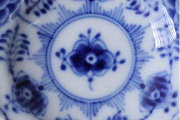 アンティーク雑貨　中古　ROYAL COPENHAGEN(ロイヤルコペンハーゲン)　ブルーフルーテッド　フルレース　7.5cmバタープレート2枚セット(ミニプレート)(定価約2万4千円)(2)