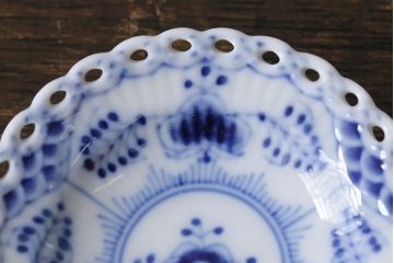 アンティーク雑貨　中古　ROYAL COPENHAGEN(ロイヤルコペンハーゲン)　ブルーフルーテッド　フルレース　7.5cmバタープレート2枚セット(ミニプレート)(定価約2万4千円)(3)