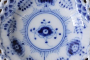 アンティーク雑貨　中古　ROYAL COPENHAGEN(ロイヤルコペンハーゲン)　ブルーフルーテッド　フルレース　7.5cmバタープレート2枚セット(ミニプレート)(定価約2万4千円)(3)